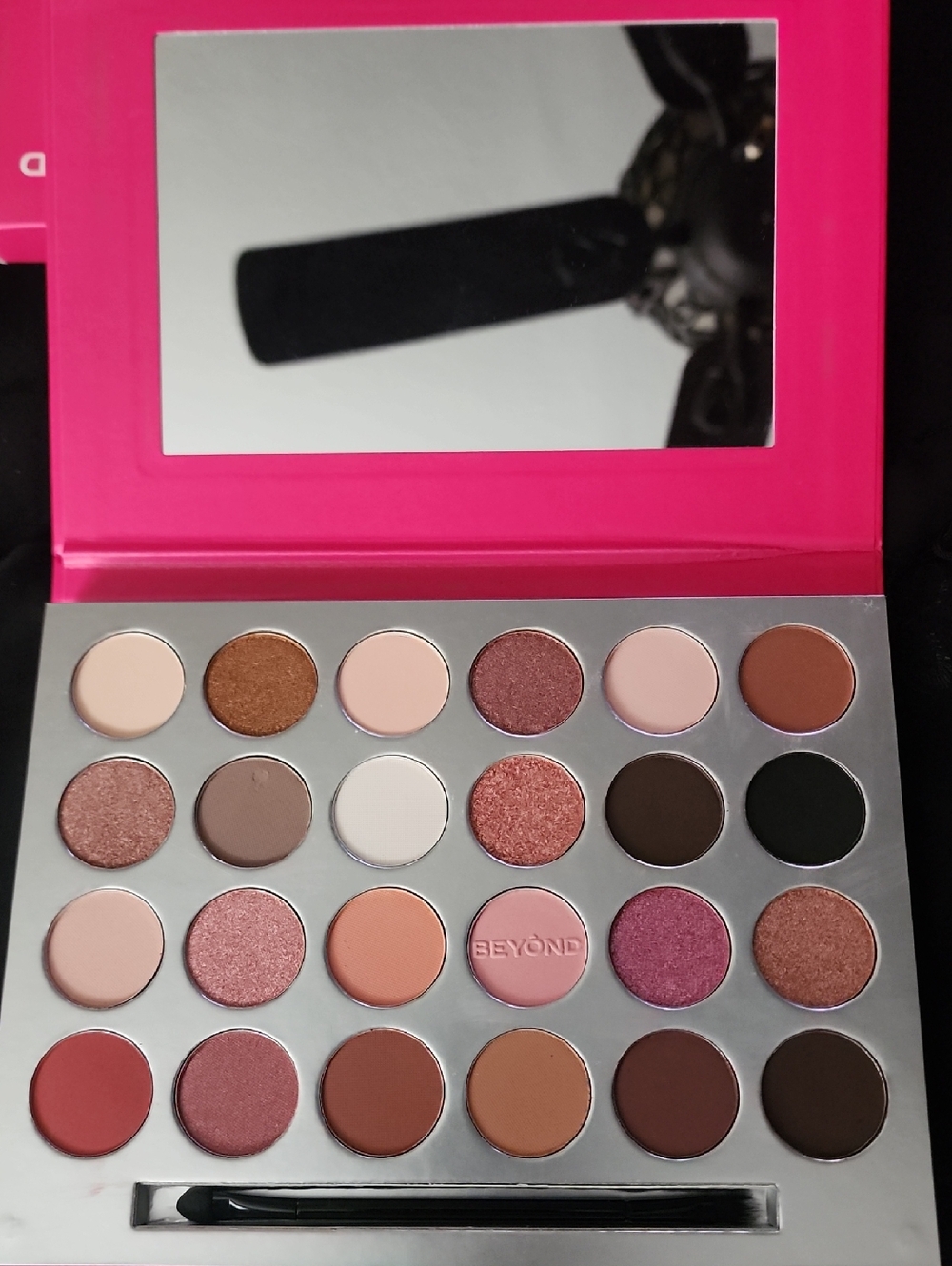 Beyond 25-Color Pink Eyeshadow Palette - Neutral & Shimmer Shades